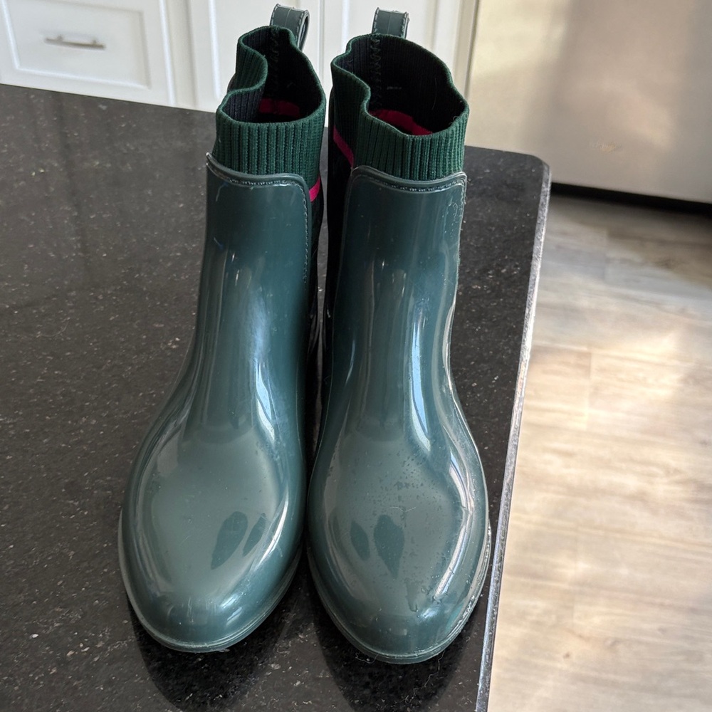 Coach Women's Green Glossy Rain Ankle Boots with Knit Collar-with original box